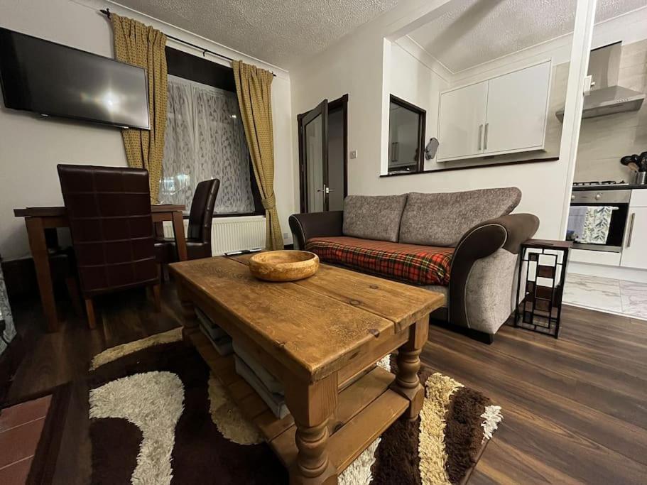 The Nook Crieff - Central 2-Bed With Garden :) المظهر الخارجي الصورة